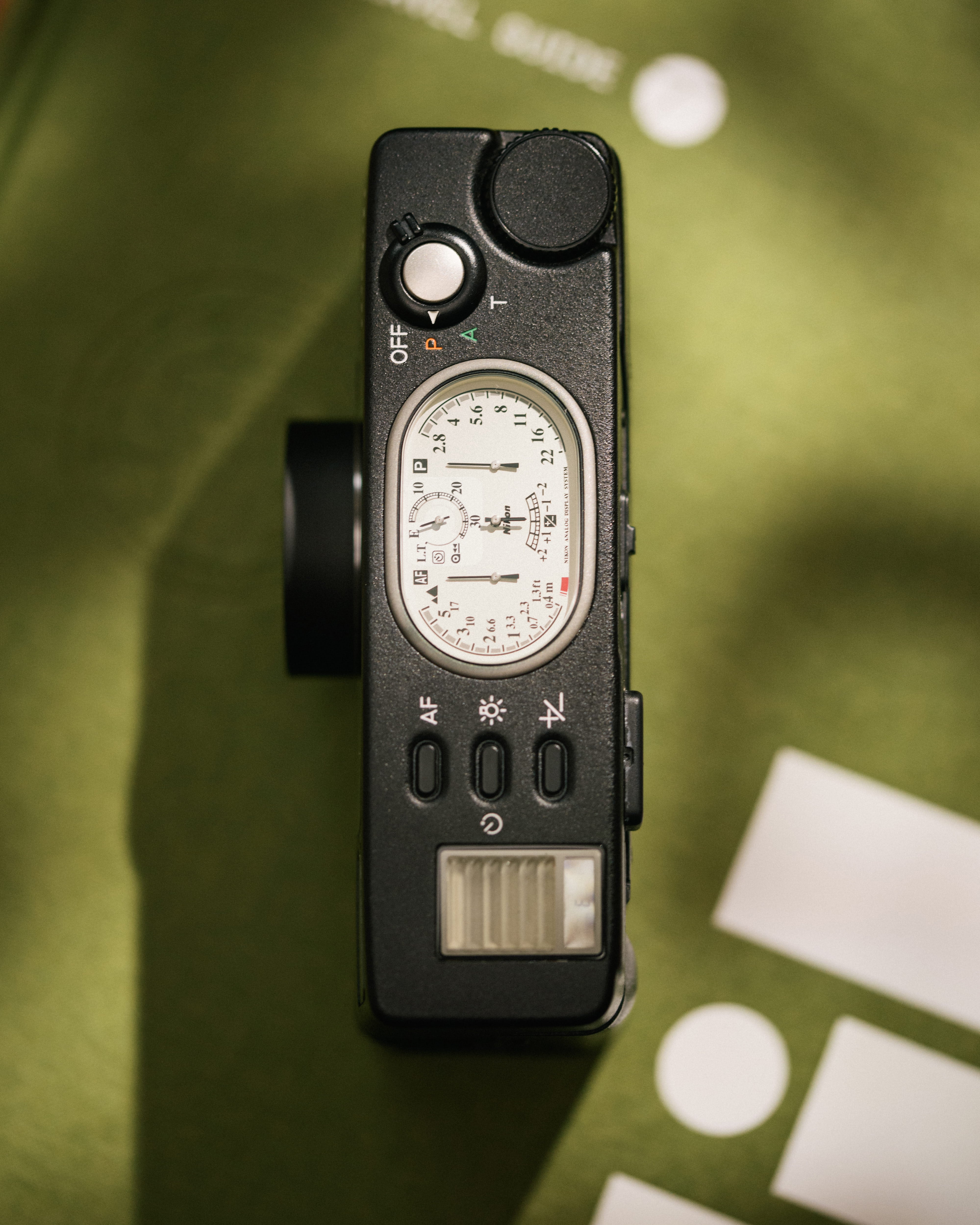 カメラ　Nikon 28TI Nikon 28TI Quartz Date 35mm Camera